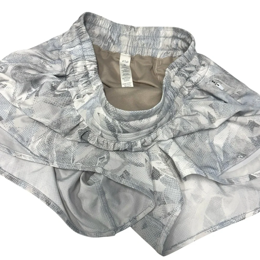 Lululemon Hottie Hot ll Women's Gray Patterned Shorts Size 4 Tall
